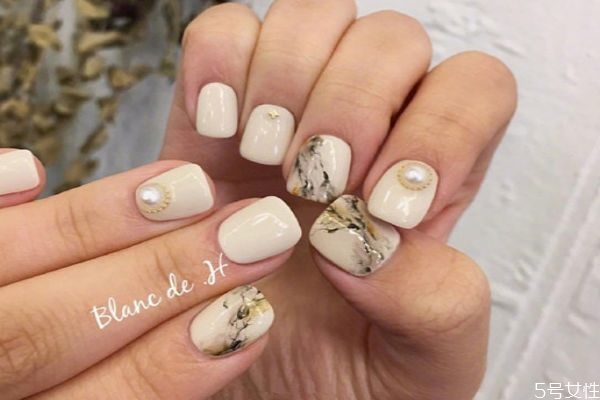 香缇卡粉底霜,香缇卡粉霜色号选择 香缇卡粉底霜,香缇卡粉霜色号选择