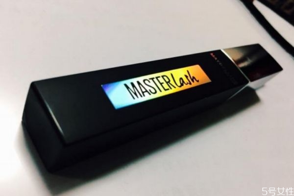 散粉可以用手涂抹吗,可以直接涂散粉在脸上吗