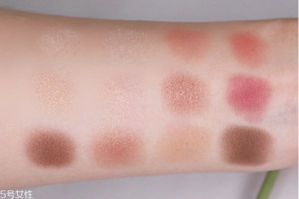 睫毛膏晕妆是什么原因(睫毛膏晕妆是什么原因)