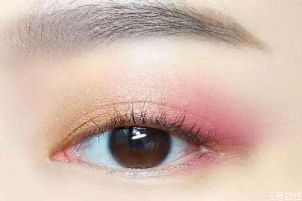 唇釉和口红哪个好,口红和唇釉哪个持久度好