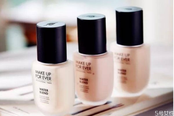 Charlotte Tilbury无暇极细蜜粉饼成分