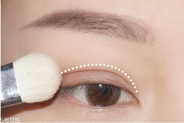 造成膝盖超伸的原因(造成膝盖超伸的原因)