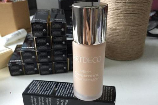 秋天减肥期间一天应该摄入多少热量比较合理(减肥期间一天摄入多少热量合适)