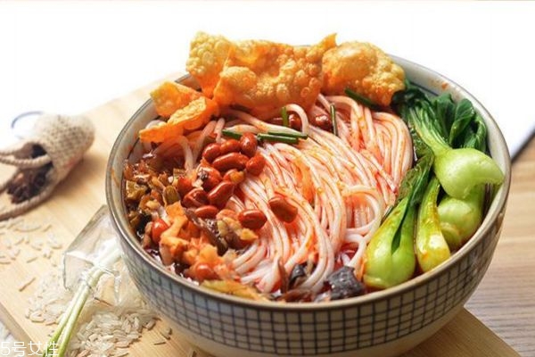 螺蛳粉的粉是怎么做的呢(螺蛳粉应该怎么做)