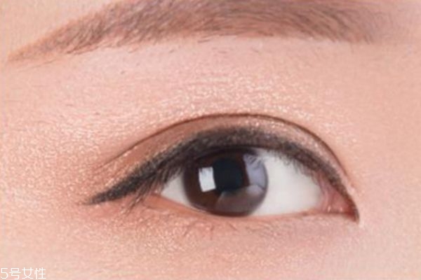 防晒衣长袖,夏天穿了长袖还要涂防晒霜吗 防晒衣长袖,夏天穿了长袖还要涂防晒霜吗