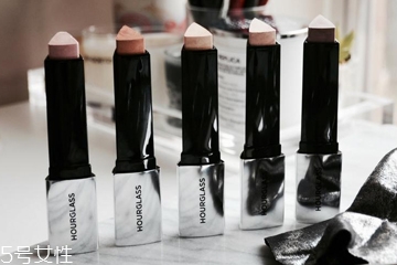 玫红色口红配什么颜色衣服,口红颜色搭配