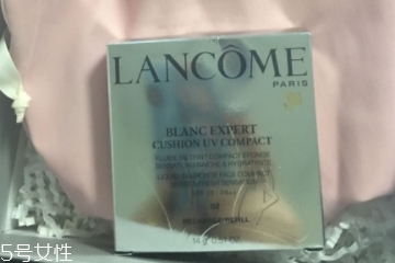 珊瑚红口红适合什么肤色的人,珊瑚橘色口红适合什么人 珊瑚红口红适合什么肤色的人,珊瑚橘色口红适合什么人