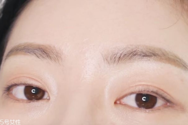 小眼睛可以带14.2的美瞳吗,美瞳14.2大吗