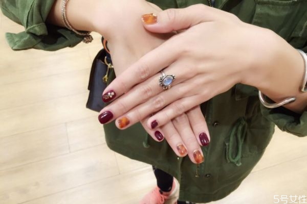 美甲便宜和贵的区别,为什么做个美甲那么贵