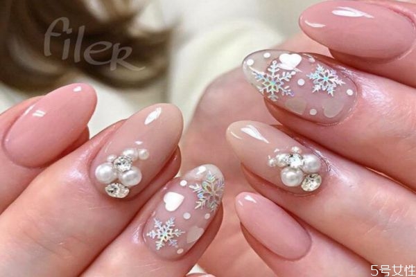 光疗胶跟延长胶什么区别,光疗胶可以用加固胶代替吗