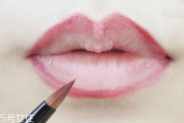 蓝色美瞳配什么口红,蓝色美瞳适合什么眼妆