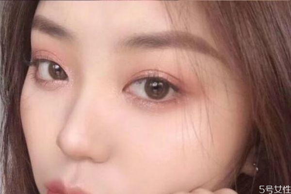 绿色的美瞳画什么眼妆,绿色美瞳适合什么肤色 绿色的美瞳画什么眼妆,绿色美瞳适合什么肤色