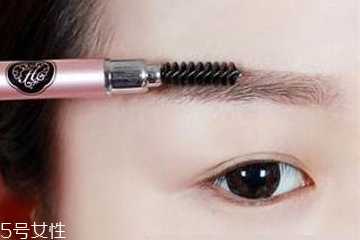 灰色美瞳适合什么妆容,灰色美瞳配什么眼影