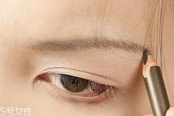 紫色美瞳适合什么人,紫色美瞳好看吗