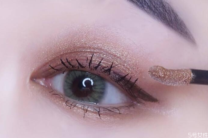 液体眼影可以单独吗,液体眼影可以直接涂吗 液体眼影可以单独吗,液体眼影可以直接涂吗