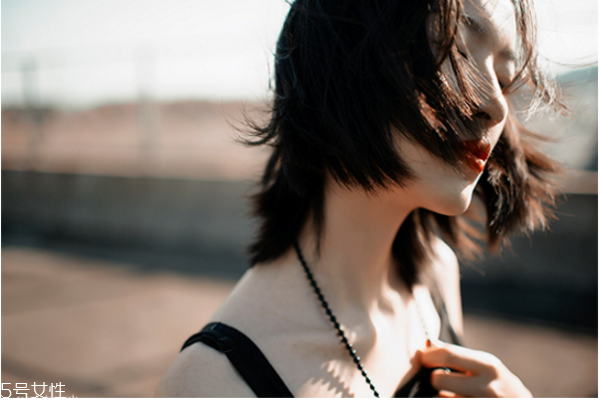 如何正确涂抹粉底液,粉底液用在化妆哪个步骤