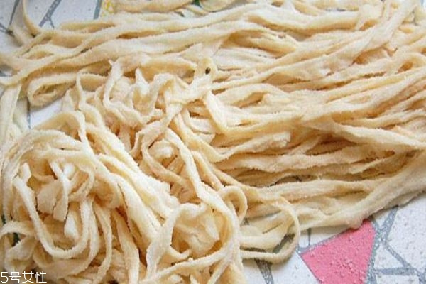 肠衣是怎么制作的呢(肠衣如何制作)