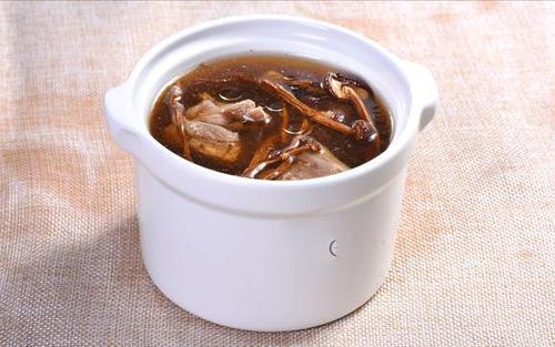 茶树菇老鸭汤不适合什么人喝(茶树菇老鸭汤禁忌)