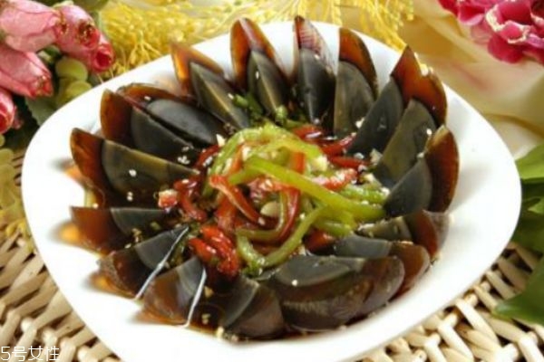 皮蛋有什么功效呢(皮蛋有什么作用和功效)