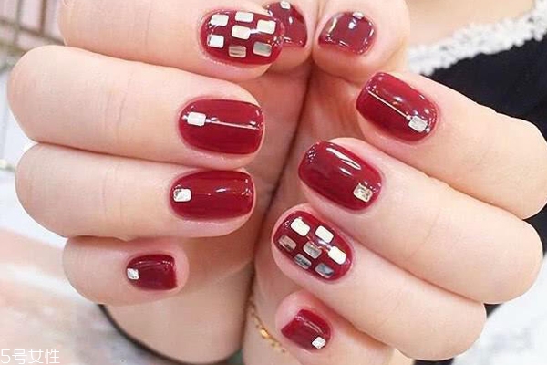 低调显白美甲图片,简约显白美甲图片