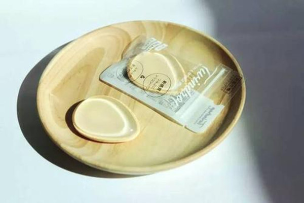 戴眼镜可以用睫毛膏吗,戴眼镜涂睫毛膏好看吗