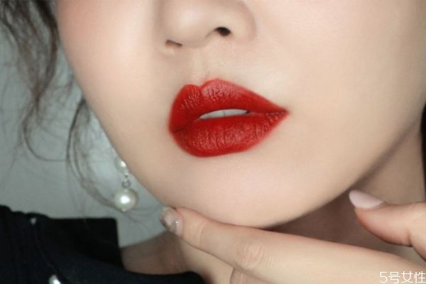 涂口红的正确方法是什么,涂口红的不同方法
