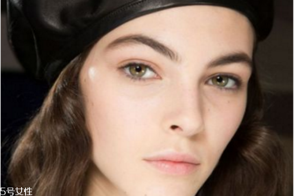 唇毛拔掉后怎么处理(把唇毛拔了怎么办)