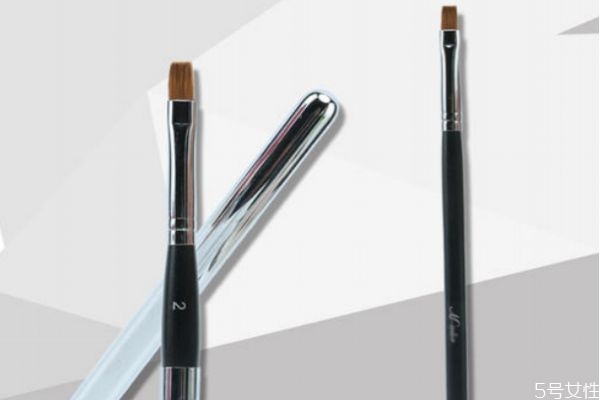 肤色偏黄适合什么颜色腮红,偏黄皮肤适合什么颜色的腮红