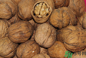 带壳核桃能放多久,带壳核桃放了三年还能吃吗