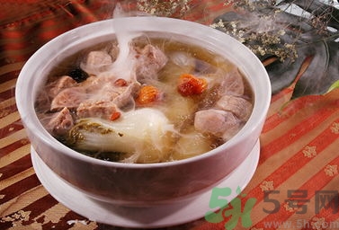 适合秋天喝的汤有哪些,秋天适合饮的汤 适合秋天喝的汤有哪些,秋天适合饮的汤