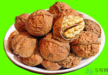核桃放多久就不能吃了?,核桃放多长时间就不能吃了