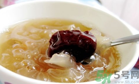 银耳红枣汤的功效和作用及禁忌,莲子银耳汤枸杞红枣的做法