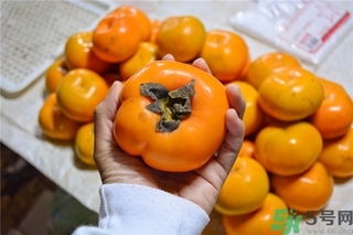 柿子不可以和什么同食,吃柿子有什么好处 柿子不可以和什么同食,吃柿子有什么好处