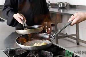 什么油不适合炒菜,不用油炒菜会怎么样