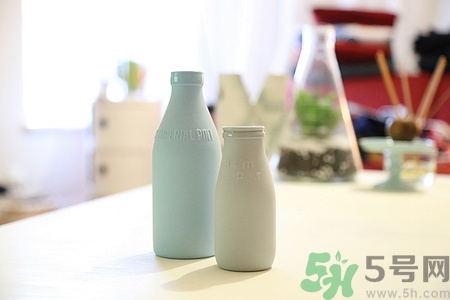 如何判断牛奶是否过期,牛奶怎么看生产日期过期了