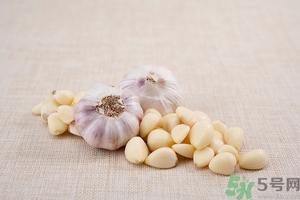 快速剥大蒜的小妙招,剥大蒜的小妙招