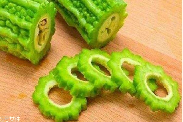 常吃苦瓜有什么好处呢(经常吃苦瓜有什么好处?)