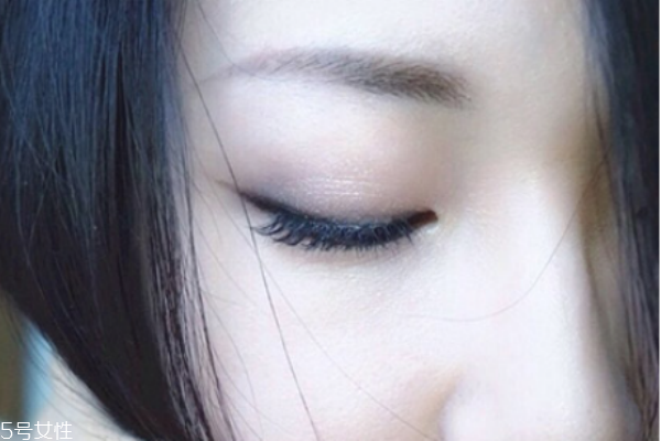 简单妆容快速学(如何学简单化妆)