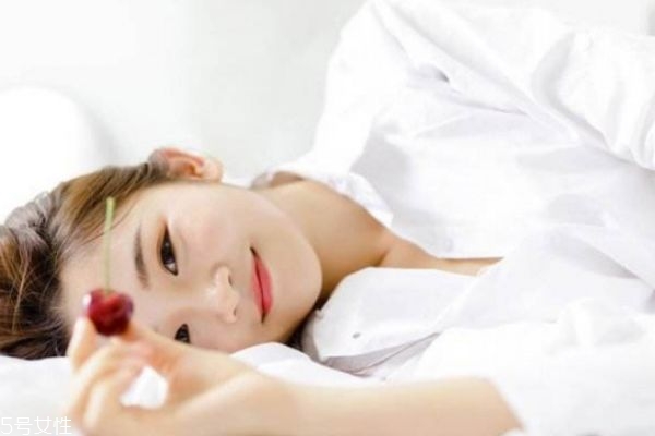 秋天皮肤起皮,为什么秋冬天皮肤起皮