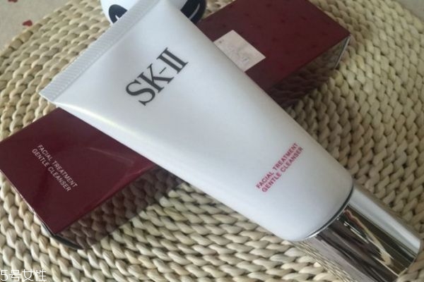 洗面奶和洁面乳一样吗,什么洗面奶好用