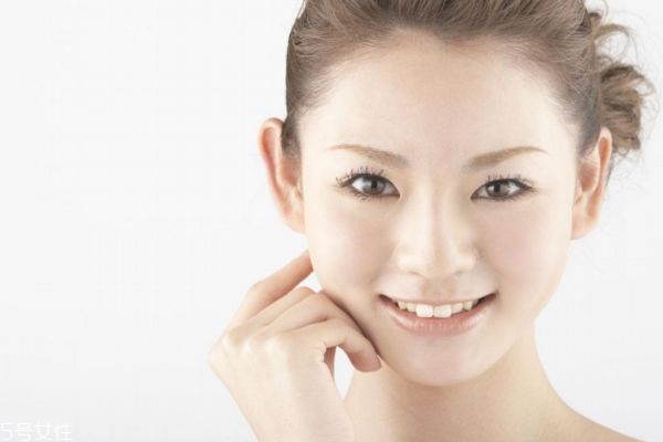 干性皮肤用什么护肤水,干性皮肤如何护肤 干性皮肤用什么护肤水,干性皮肤如何护肤