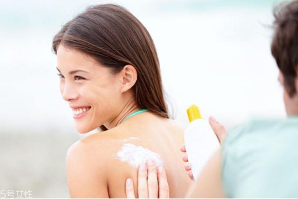 如何防止晒黑,如何防止晒黑军训 如何防止晒黑,如何防止晒黑军训