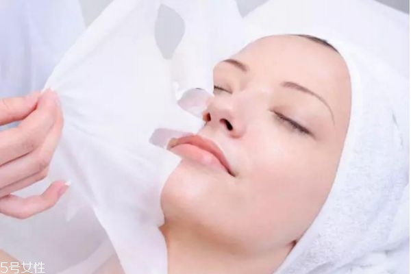 面膜一天贴几次比较好,面膜几天贴一次效果好