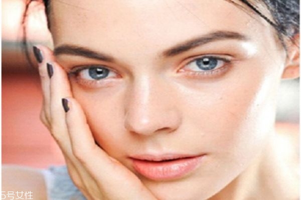 皮肤出油用什么护肤品好,怎么防止皮肤出油