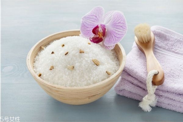 沐浴盐可以洗脸吗,沐浴盐可以洗脸吗? 错误洗脸方式的危害