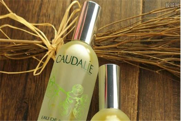 爽肤水怎么使用是洗脸之后直接涂吗,爽肤水用完要洗脸吗