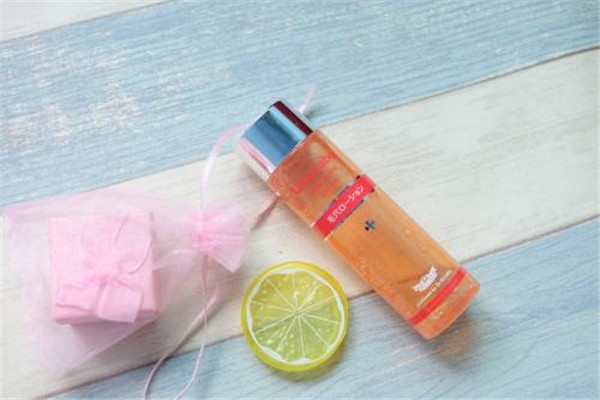 收敛水和爽肤水的区别,毛孔收敛水和爽肤水有什么区别