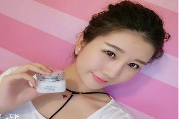 使用素颜霜需要卸妆吗?,用了素颜霜需要卸妆吗