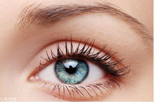 正确涂眼霜,到底有没有必要涂眼霜