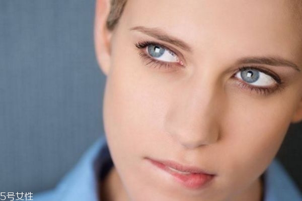 为什么化妆就会长痘痘,为什么每次化完妆就会长痘 为什么化妆就会长痘痘,为什么每次化完妆就会长痘